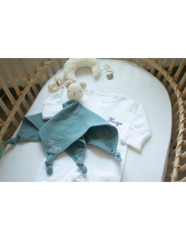 Pyjama en coton brodé à la main