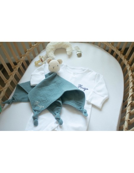 Pyjama en coton brodé à la main