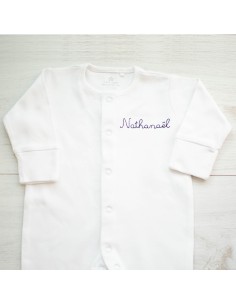 Pyjama en coton brodé à la main